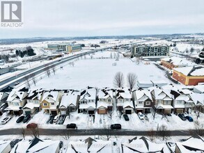 276 Harthill Way in Ottawa, ON - Building Photo - Building Photo