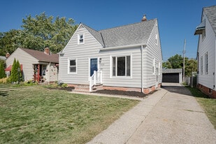 6006 Ridgewood Ave in Parma, OH - Building Photo