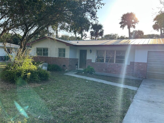 2309 Oak Dr in Fort Pierce, FL - Building Photo - Building Photo