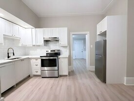 47 Ontario Ave in Hamilton, ON - Building Photo