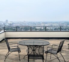 1633 N Prospect Ave, Unit 2C in Milwaukee, WI - Building Photo