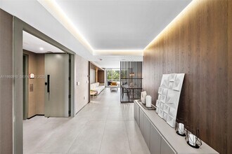 785 Crandon Blvd in Key Biscayne, FL - Building Photo - Building Photo