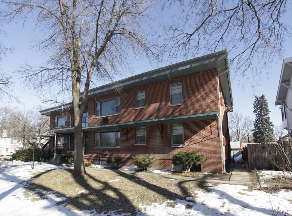 1400 S 20th St in Lincoln, NE - Foto de edificio