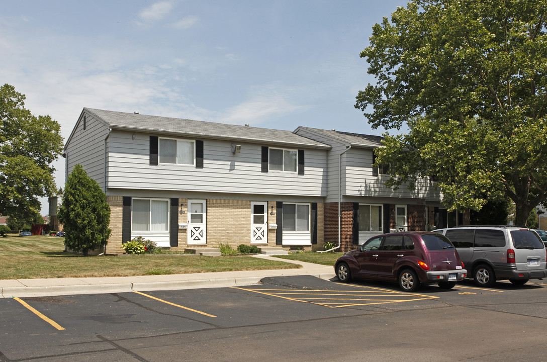 Coronado Gardens Cooperative in Lansing, MI - Building Photo