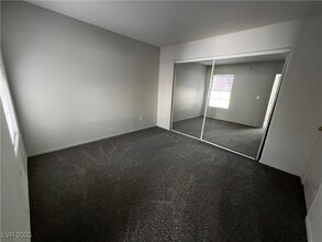 1830 N Pecos Rd in Las Vegas, NV - Foto de edificio - Building Photo