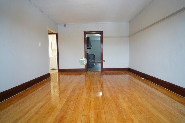 90 Cypress St in Brookline, MA - Foto de edificio - Building Photo