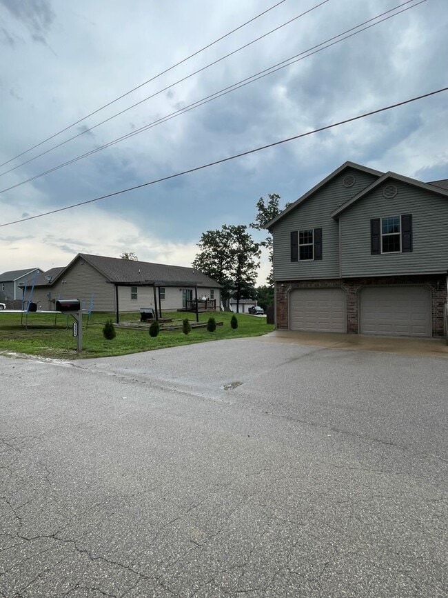 23356 Roulette Rd in Waynesville, MO - Building Photo - Building Photo