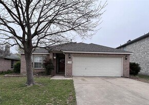 1033 Harriman Dr in Saginaw, TX - Building Photo