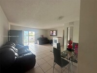 6780 W 2nd Ct in Hialeah, FL - Foto de edificio - Building Photo