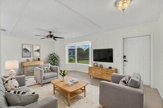 290 NW 65th Ave in Margate, FL - Foto de edificio - Building Photo