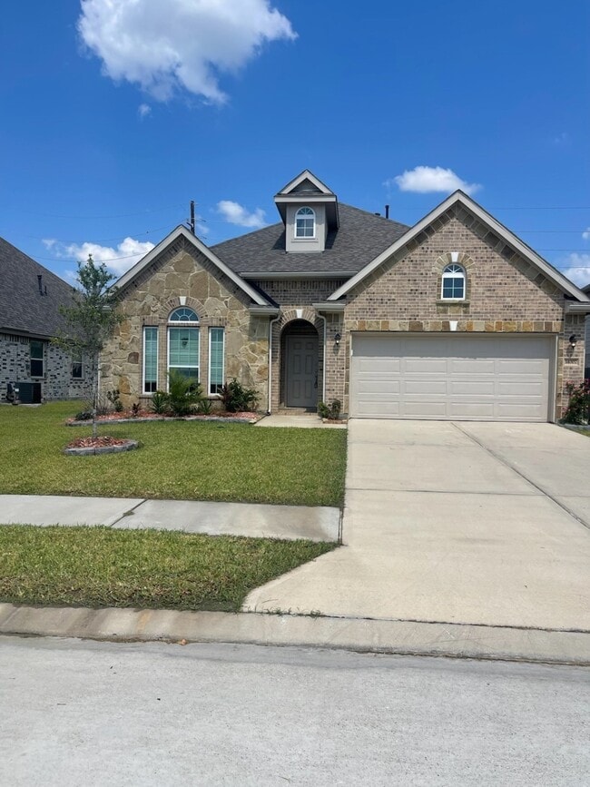14007 S River Dr in Mont Belvieu, TX - Building Photo - Building Photo