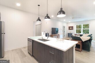 240 Martha Dr in Athens, GA - Building Photo - Building Photo