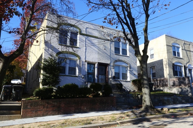2809-2811 Buena Vista Ter SE