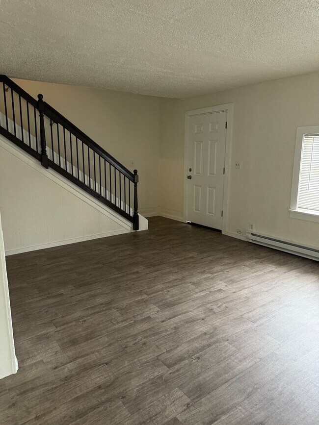 909 E 1st St-Unit -909 in Aberdeen, WA - Building Photo - Building Photo