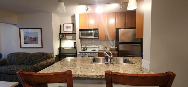 689 Abbott St in Vancouver, BC - Building Photo - Building Photo