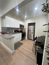 2315 Taylor St in Hollywood, FL - Building Photo - Building Photo