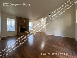 1702 Burgundy Dr in Lodi, CA - Building Photo - Building Photo