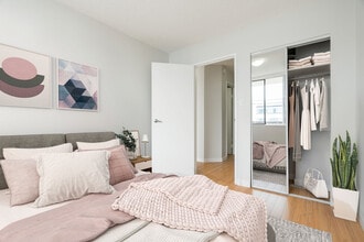 2040 Nelson St in Vancouver, BC - Building Photo - Building Photo