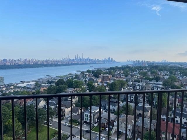 200 Winston Dr in Cliffside Park, NJ - Building Photo