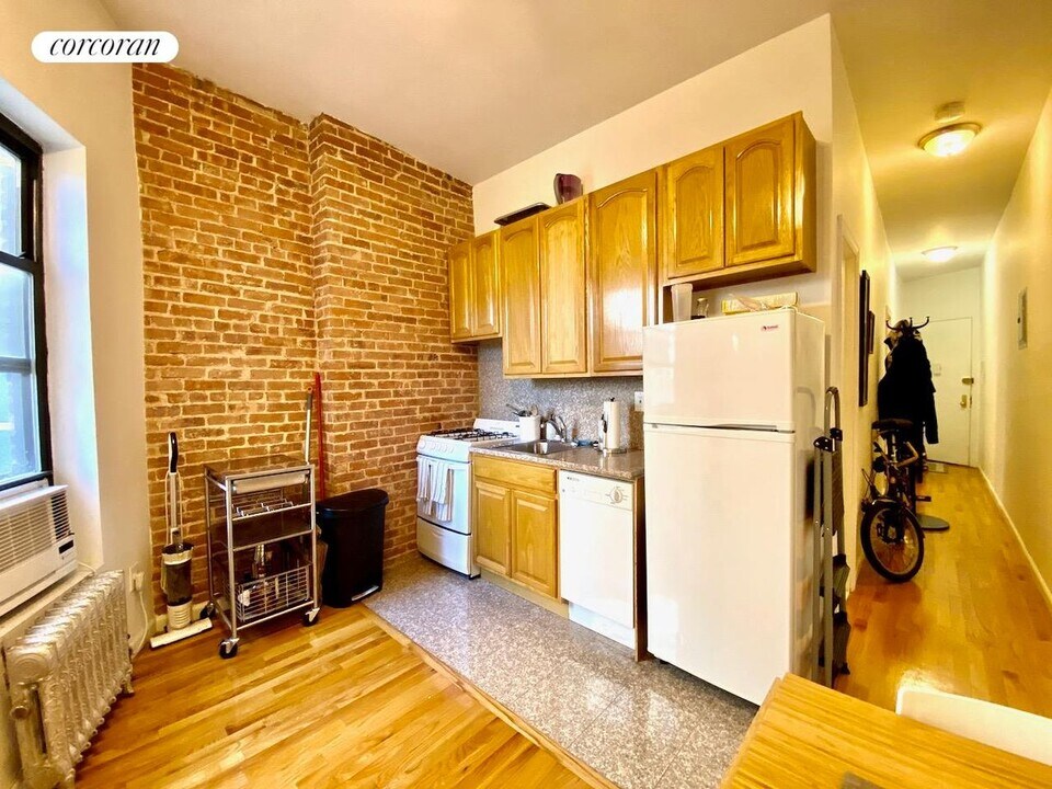 368 W 127th St in New York, NY - Building Photo