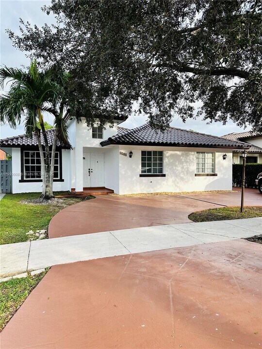 1101 NW 134th Pl in Miami, FL - Building Photo