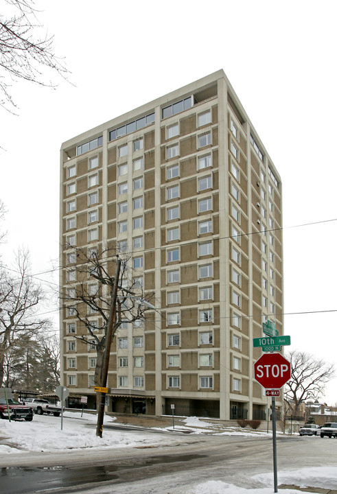 Cheeseman Gardens in Denver, CO - Building Photo