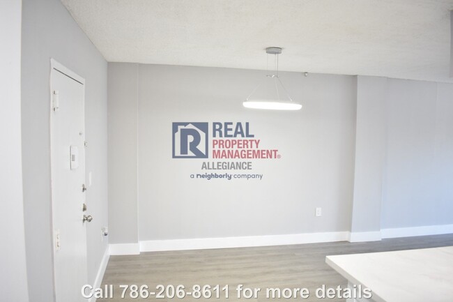 16465 NE 22nd Ave in Miami, FL - Building Photo - Building Photo