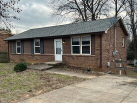644 Lafayette Rd in Clarksville, TN - Building Photo