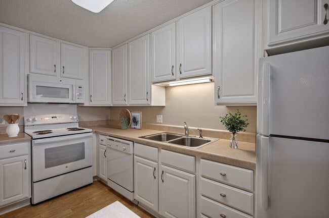 Riva Ridge Apartments in Shakopee, MN - Building Photo - Building Photo