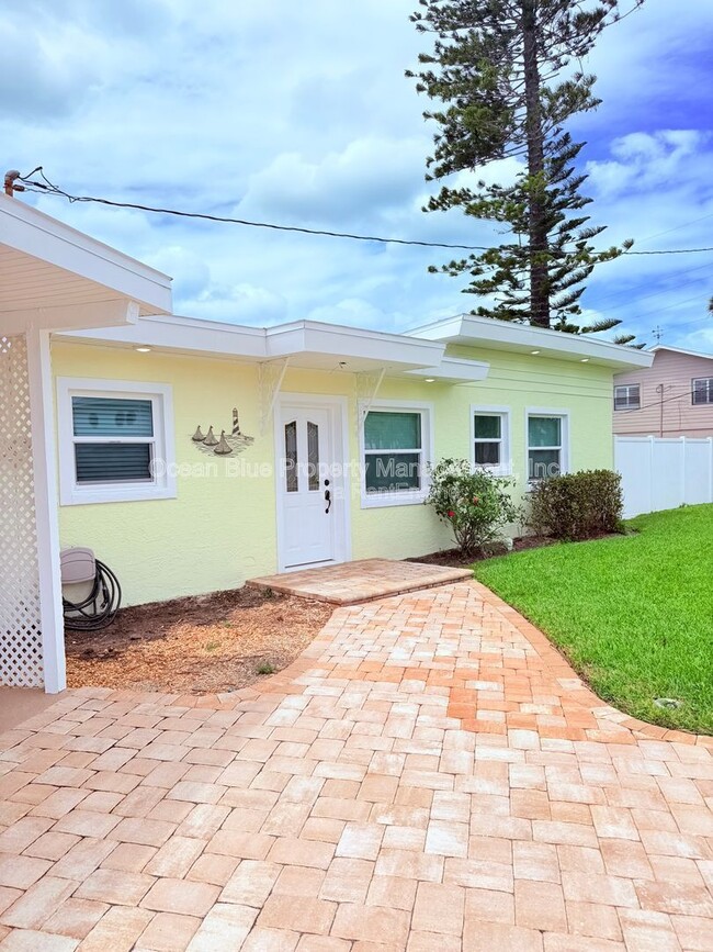 1000 Bay Pine Blvd in Indian Rocks Beach, FL - Building Photo - Building Photo