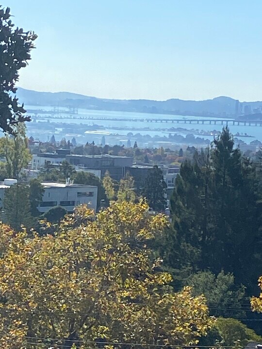 2517 Cedar St, Unit Berkeley 2BR 1.5 bath in Berkeley, CA - Foto de edificio