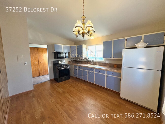 37252 Belcrest Dr in Sterling Heights, MI - Building Photo - Building Photo