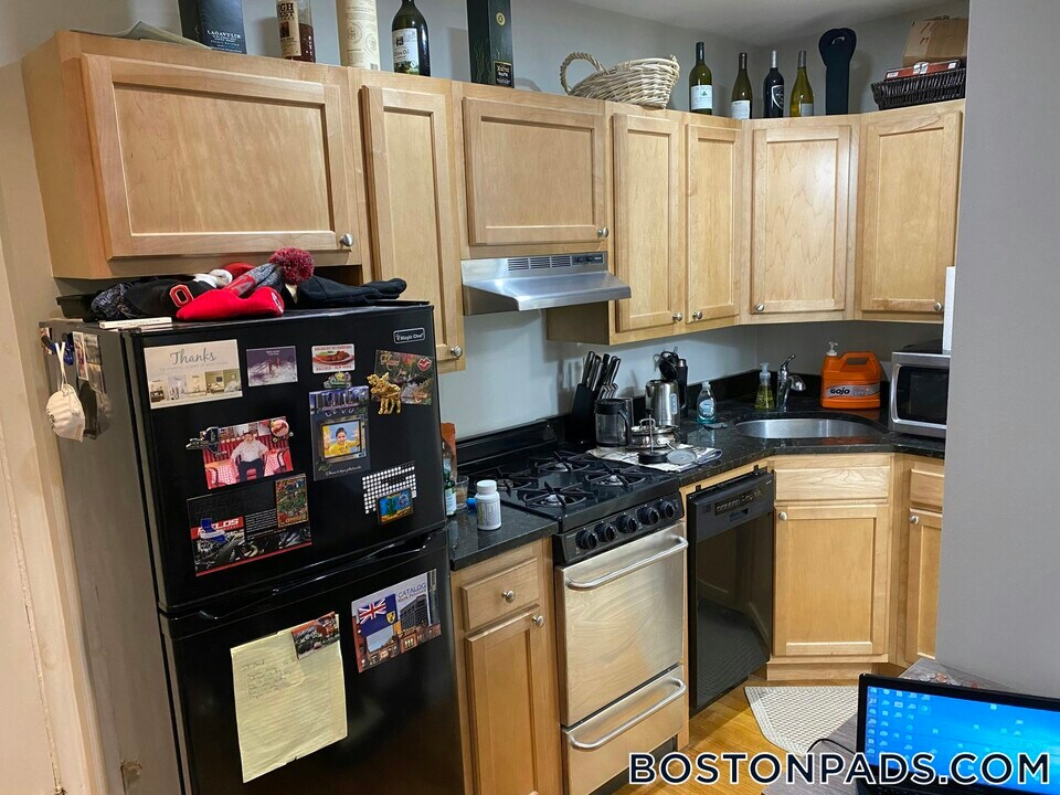 220 Hanover St in Boston, MA - Building Photo