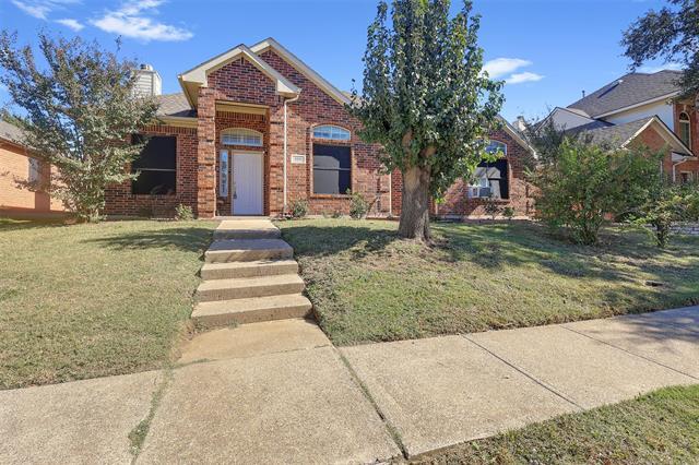 2222 Heads Ln in Carrollton, TX - Building Photo