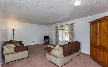 5710 N Sherman Ave in Fresno, CA - Foto de edificio - Building Photo