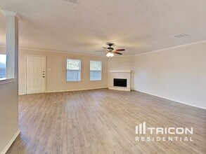 647 Blue Chalk Dr in Cedar Hill, TX - Foto de edificio - Building Photo