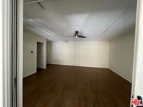 15033 Sherman Way in Los Angeles, CA - Building Photo - Building Photo