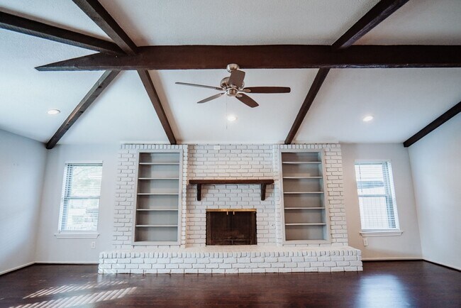 3205 Winchester Dr in Plano, TX - Foto de edificio - Building Photo