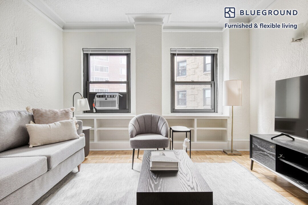 1400 N Lake Shore Dr, Unit SI FL12-ID551 in Chicago, IL - Foto de edificio