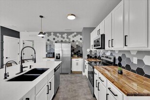 6763 Grace Hammock Rd in Harmony, FL - Building Photo