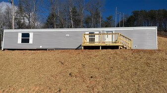 221 Brookstone Vista Ln in Franklin, NC - Building Photo