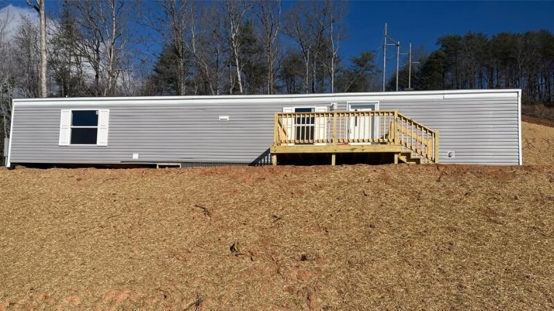 221 Brookstone Vista Ln in Franklin, NC - Building Photo