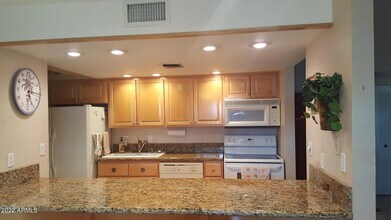 7801 E Rovey Ave in Scottsdale, AZ - Building Photo - Building Photo