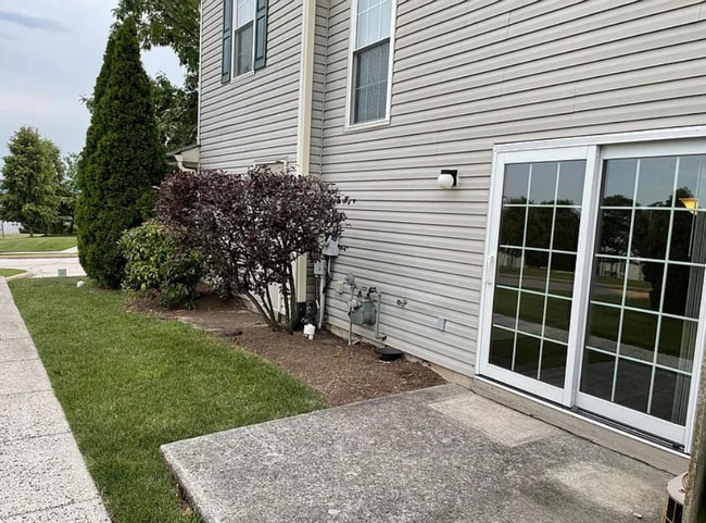 property at 463 Stoneglen St