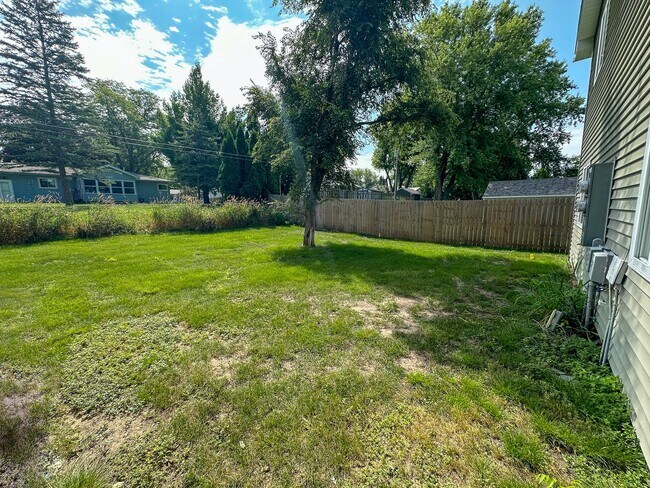 220 S Dakota Ave in Ames, IA - Building Photo - Building Photo