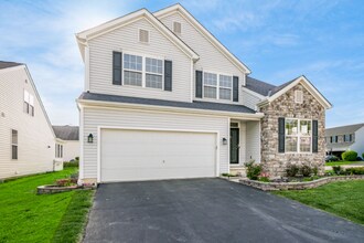 8865 Sweetshade Dr in Lewis Center, OH - Building Photo - Building Photo
