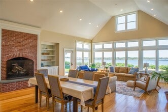 2450 Peters Neck Rd in Orient, NY - Building Photo - Building Photo