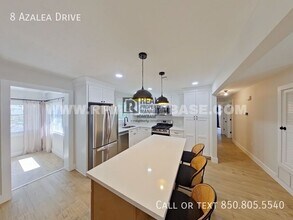 8 Azalea Dr in Mary Esther, FL - Foto de edificio - Building Photo