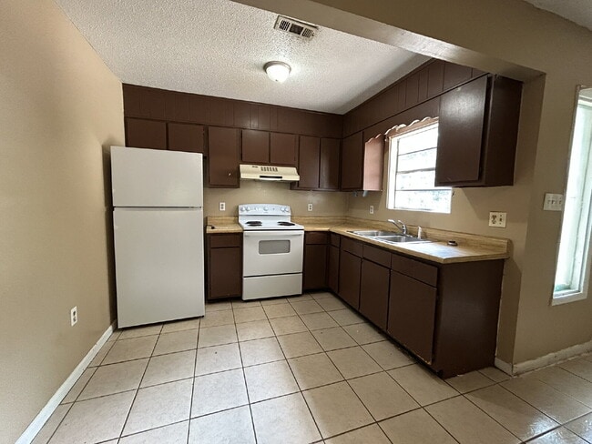 129 Cherokee Cir in Hinesville, GA - Building Photo - Building Photo