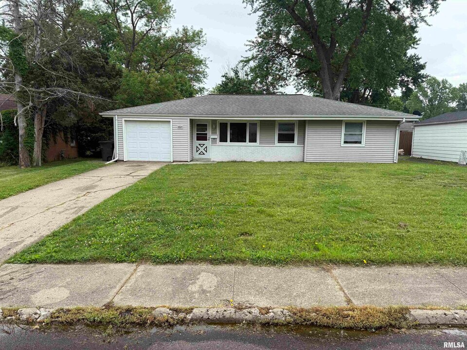 2624 N Renwood Ave in Peoria, IL - Building Photo